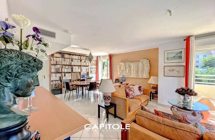 Antibes, Exclusivité rare : Appartement Villa sur le toit 3 pièc — photo 3