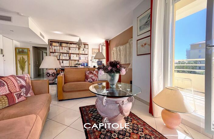 Antibes, Exclusivité rare : Appartement Villa sur le toit 3 pièc — photo 5