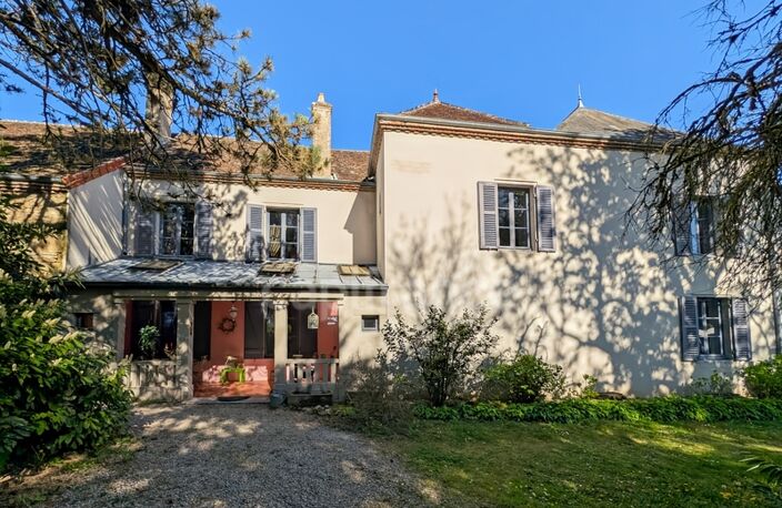 A Charrecey (71) Ancien Domaine viticole de 380 m² environ à 13 minutes de la gare TGV et 13000 m² de terrain ! — photo 3