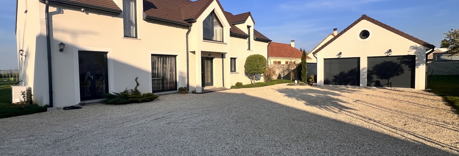 Maison 10 Pièces 260 m² à vendre à La Brosse-Montceaux (77940)