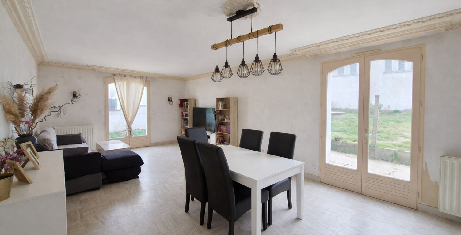   À VENDRE – Maison à rénover en centre-bourg de Méral (53) — photo 1