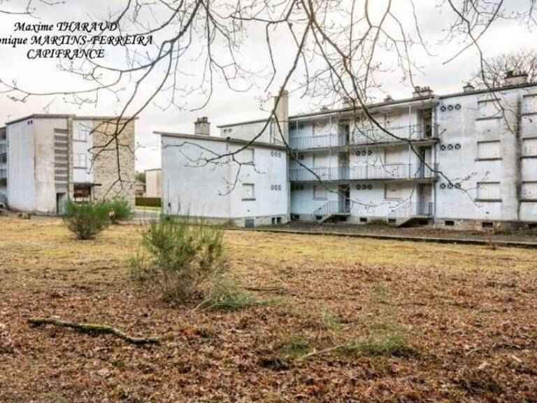 Immeubles de rapport à fort potentiel 20 logements à La Guiche (71) — photo 1