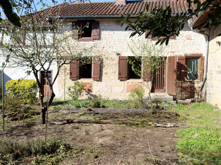 Jolie maison en pierre de taille au cœur de Saint-Julien sur Reyssouze — photo 1