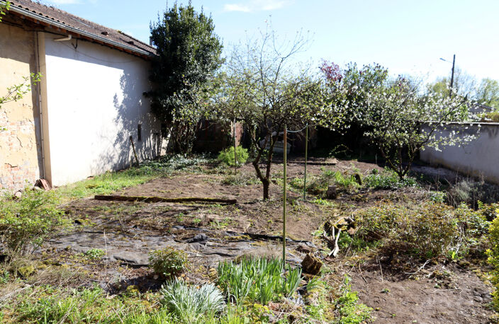 Jolie maison en pierre de taille au cœur de Saint-Julien sur Reyssouze — photo 2