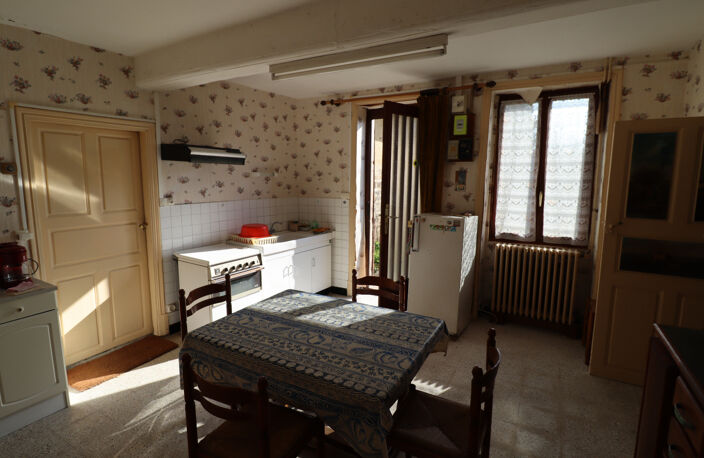 Jolie maison en pierre de taille au cœur de Saint-Julien sur Reyssouze — photo 4