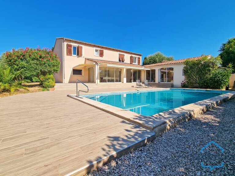 Maison familiale ou 2 habitations - 222m² avec 7 pièces (5 chambres) - Terrain de 830m² avec Piscine - CASTRIES (34) — photo 1