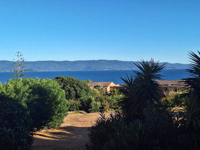 Grand  F1 en vente 252000 EUR à Ajaccio Route des Sanguinaires — photo du bien