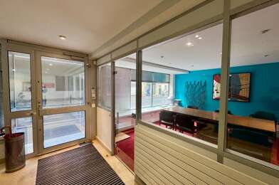 Bureau 9 pièces 8329 €