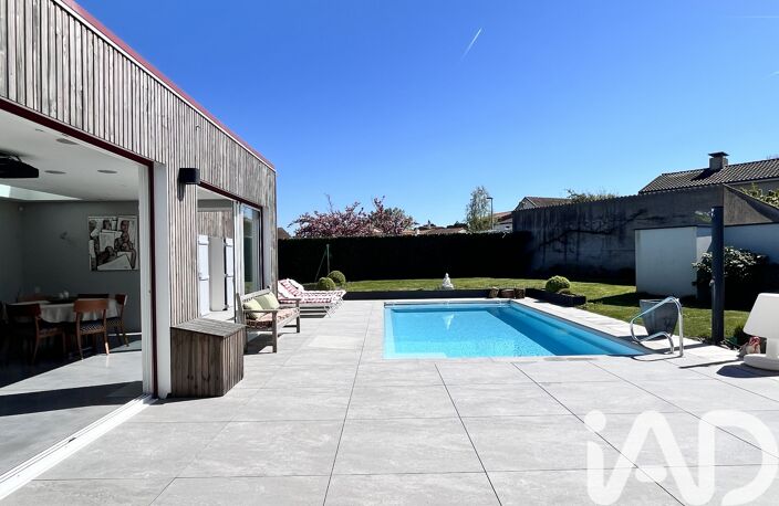 Vente Maison/villa 10 pièces — photo 2