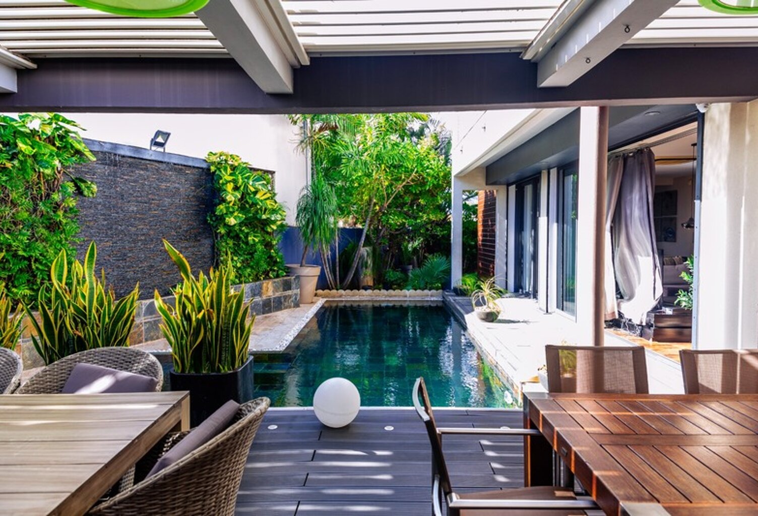 Villa contemporaine – 10 pièces – env. 300 m² – piscine – spa — photo 1