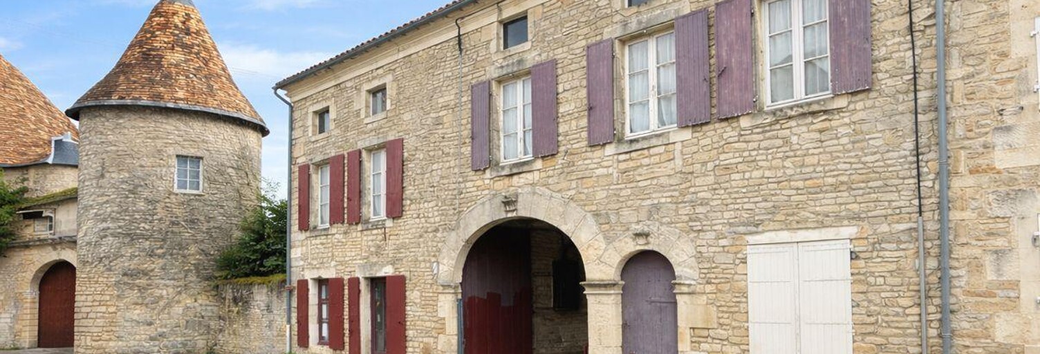 Commerce  142 m² à vendre à Villefagnan (16240)