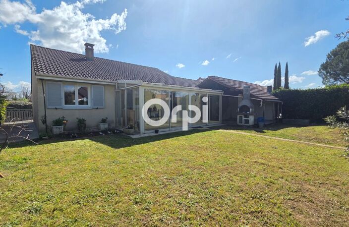 Maison de plain-pied avec jardin et véranda — Le calme à Meyzieu — photo 2