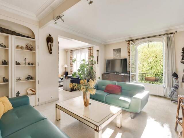 Spacieuse maison de 8 pièces à Noisy-le-Sec — photo du bien