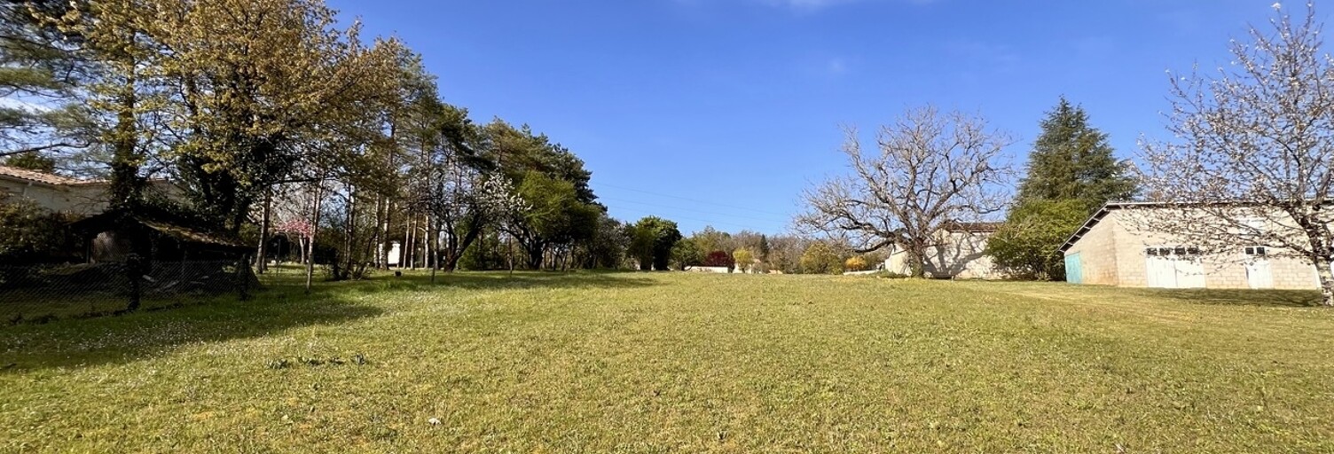 Terrain  2347 m² à vendre à La Couronne (16400)