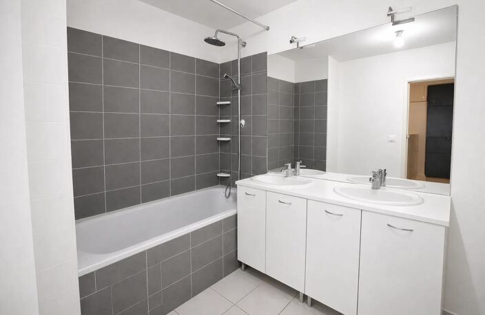 Appartement moderne 3p-Quartier St ASSISCLE-GARAGE-100m²Terrasse — photo 4