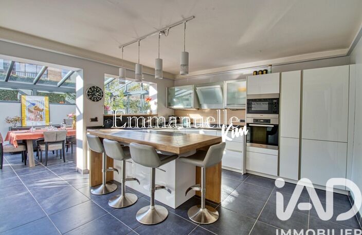 Vente Maison/villa 8 pièces — photo 2