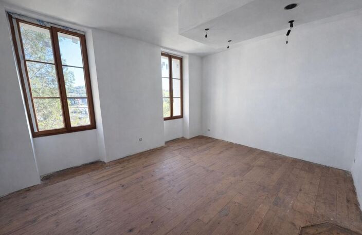 Dans votre agence ORPI Maison bourgeoise à fort potentiel avec grand terrain – Secteur calme, Rive-de-Gier — photo 5