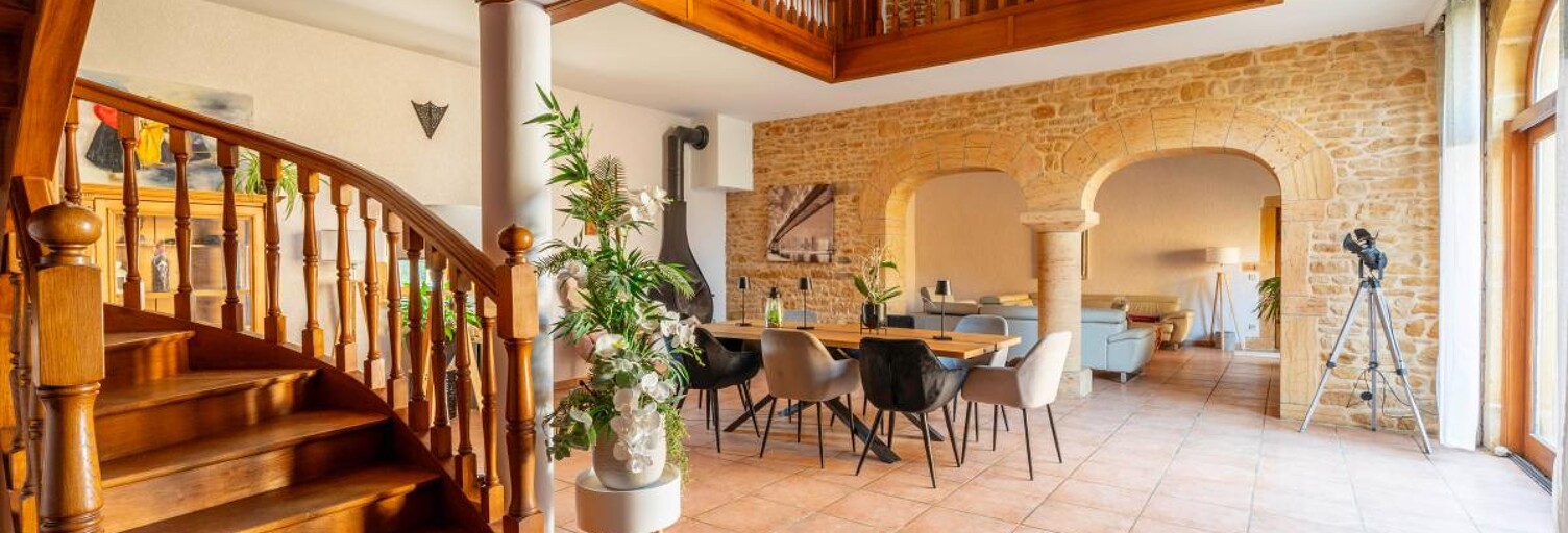 Maison 7 Pièces 352 m² à vendre à Saint-Germain-Nuelles (69210)