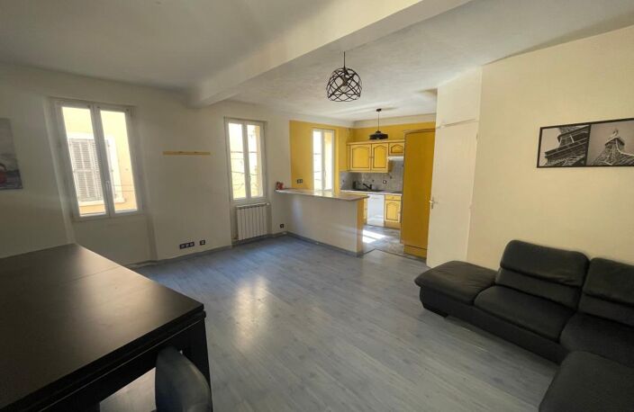 A VENDRE LA SEYNE SUR MER 83500 IMMEUBLE MIXTE COMMERCE ET HABITATION CENTRE VILLE PORT — photo 2