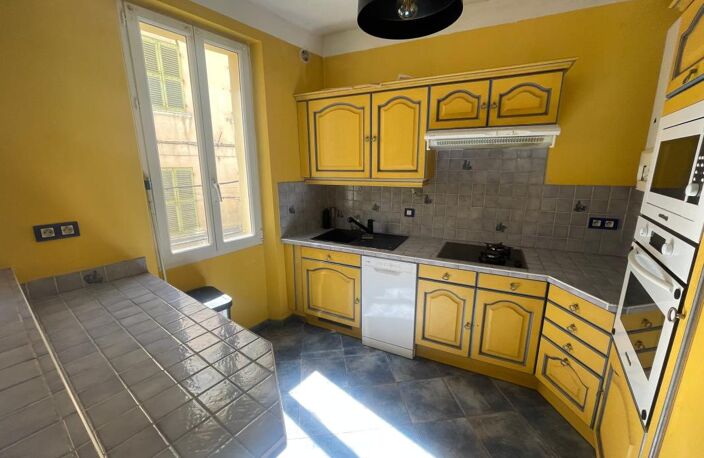 A VENDRE LA SEYNE SUR MER 83500 IMMEUBLE MIXTE COMMERCE ET HABITATION CENTRE VILLE PORT — photo 3