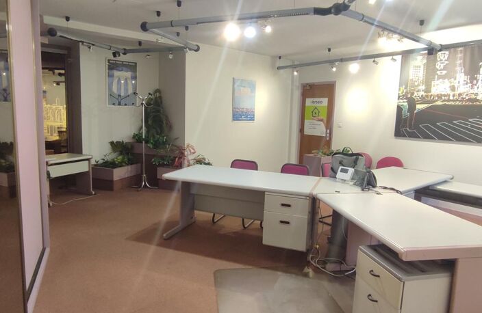 Bureaux À Louer — photo 2
