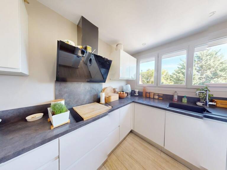 Appartement À Vendre T4 d'env. 70 m² avec balcon et loggia, cave — photo 1