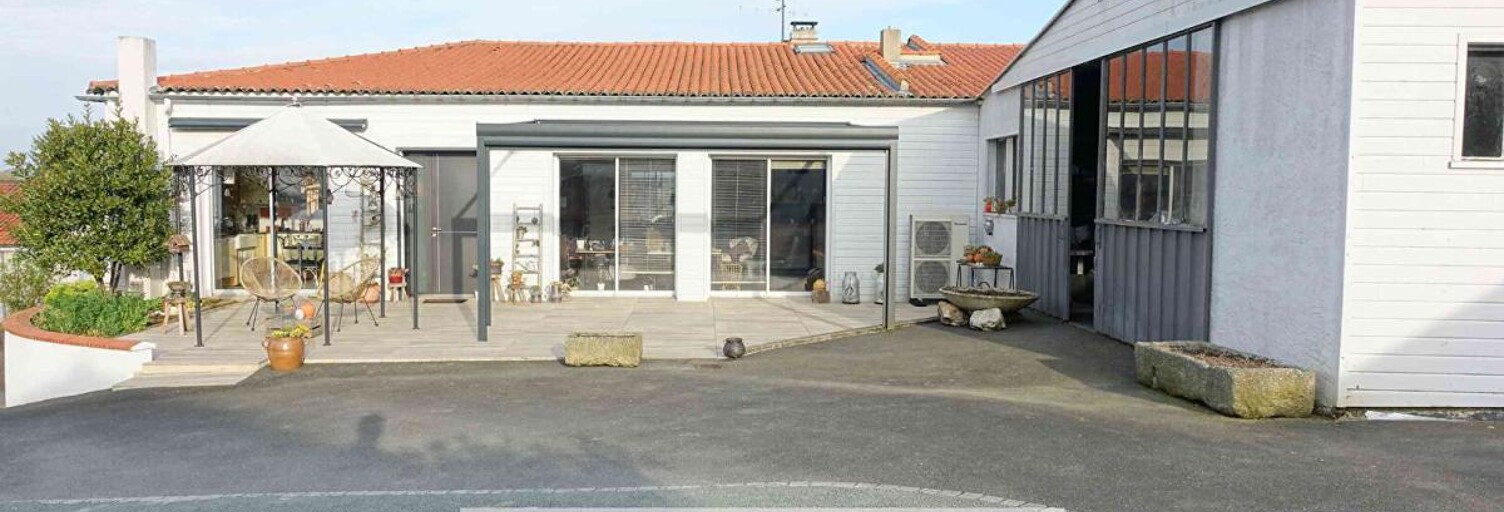 Immeuble  218 m² à vendre à Chavagnes-en-Paillers (85250)