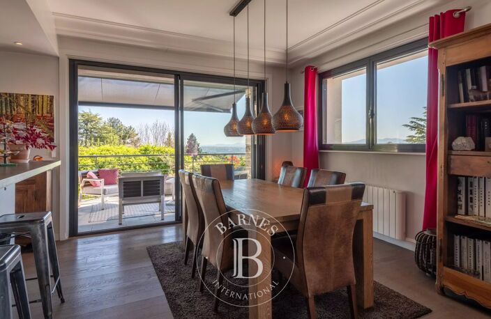 St Cyr-Au-Mont-D'Or - Maison de 240 m² environ - Terrain de 1530 m² - 5 Chambres - Piscine — photo 5