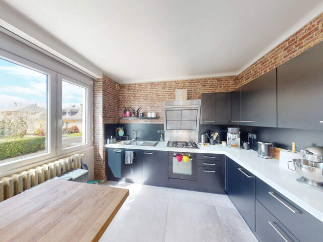 MAISON - 8 pièces - 180M2 — photo du bien