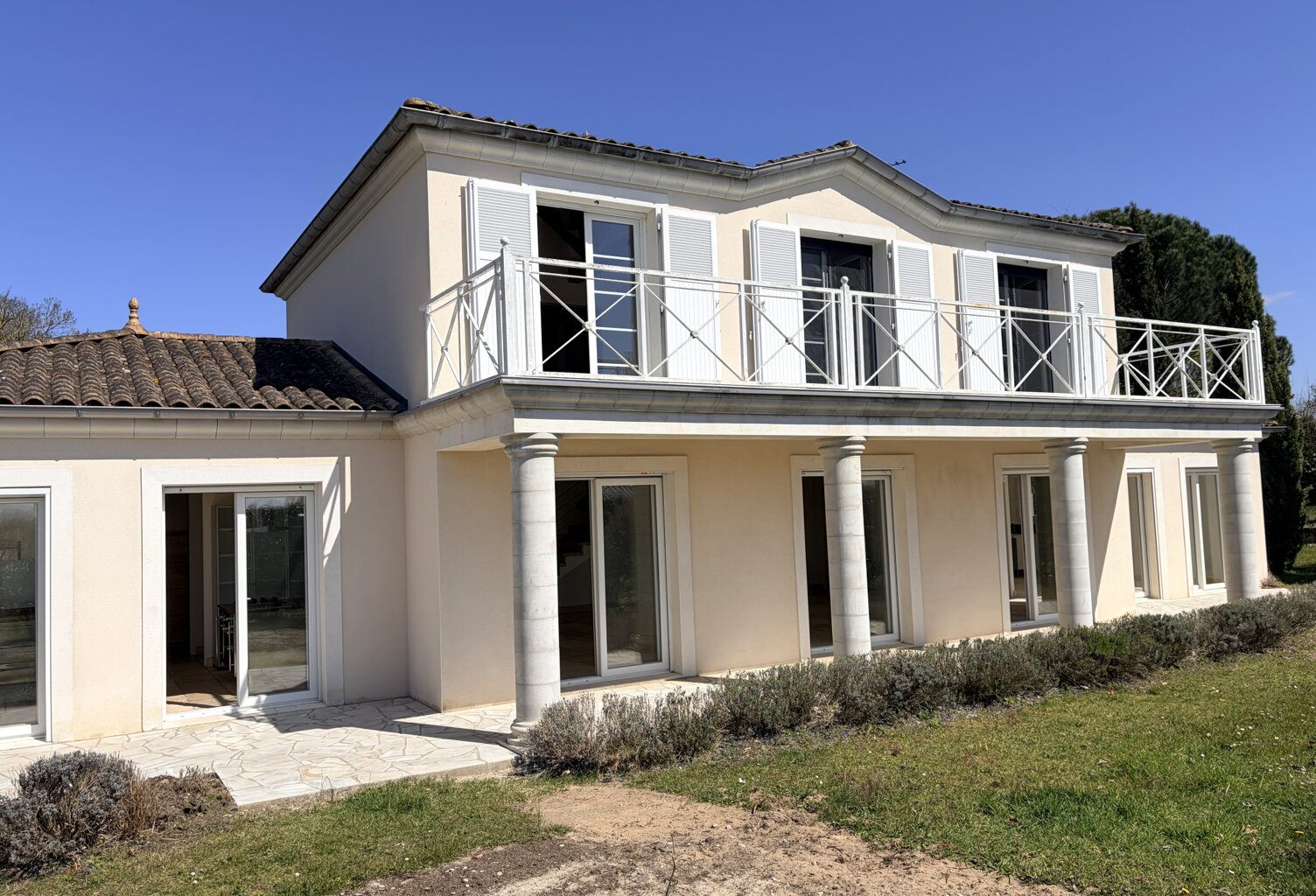 Maison 5 pièces de 175m2 + terrain constructible de 650m2 - — photo 1