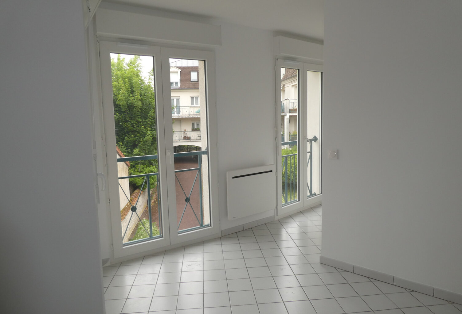 Grand studio vendu occupé en résidence — photo 1