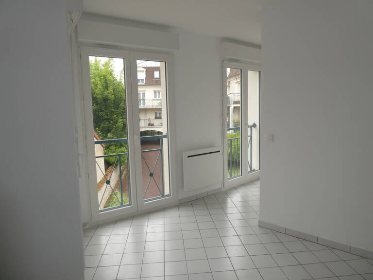 Grand studio vendu occupé en résidence — photo 1