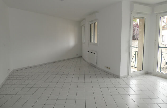 Grand studio vendu occupé en résidence — photo 2