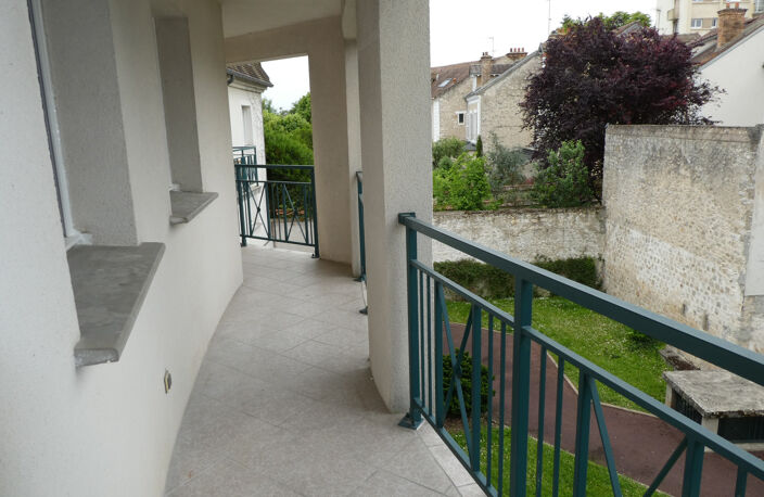 Grand studio vendu occupé en résidence — photo 3