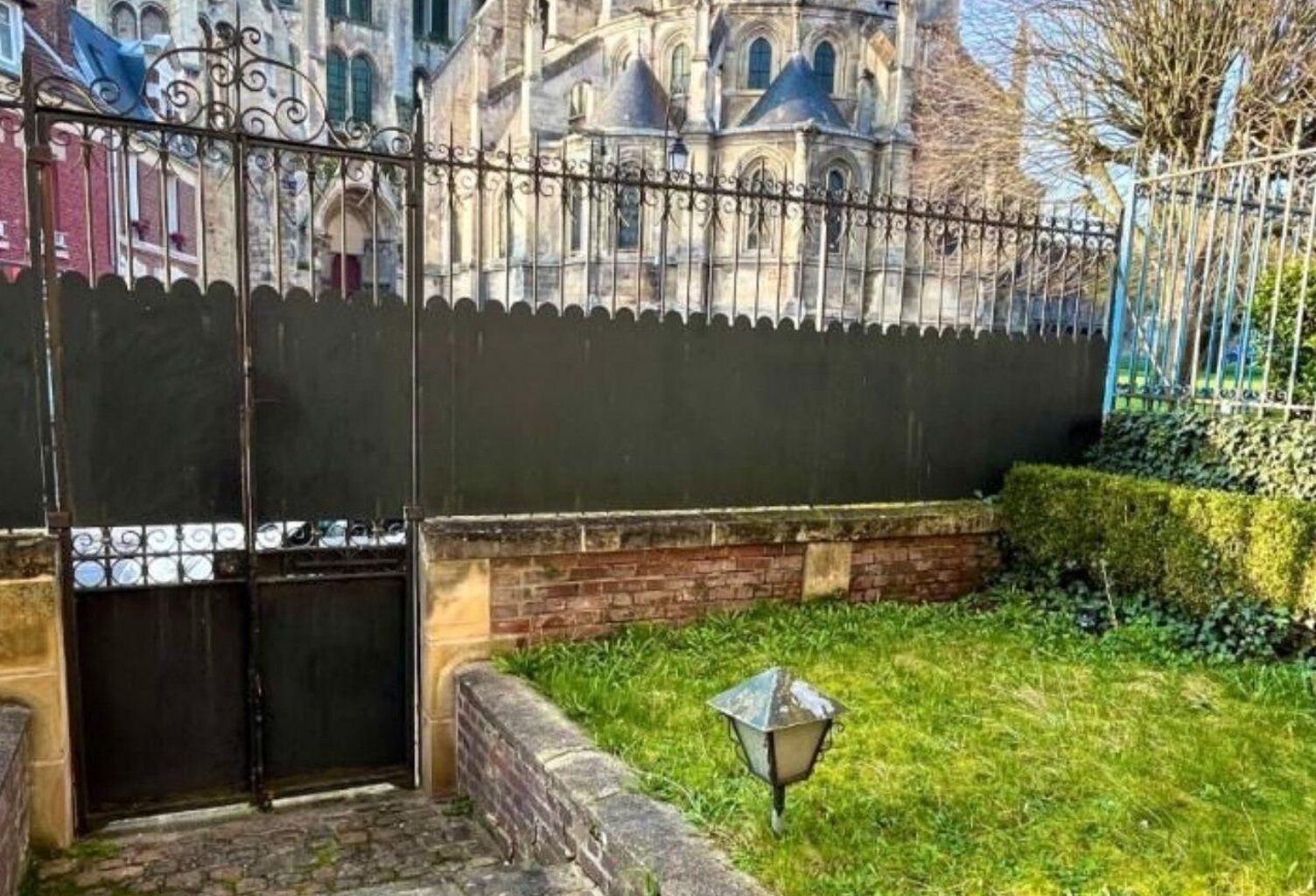 Maison - 237m² - NOYON — photo 1