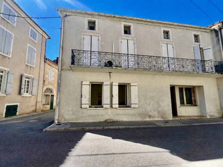 Secteur Sainte-Livrade-sur-Lot (47110), venez découvrir cet immeuble à fort potentiel (ancien cabinet dentaire), situé en plein coeur du centre-ville et proche de toutes les commodités. D'une surface habitable de 285,76 m² répartie sur 12 pièces : Au rez- — photo 1