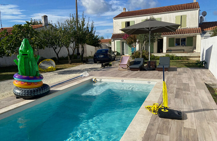 Maison de village avec piscine, jardin paysagé et commerces à pied — photo 2