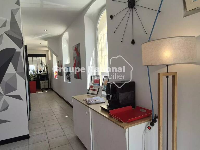 Local commercial — photo 1