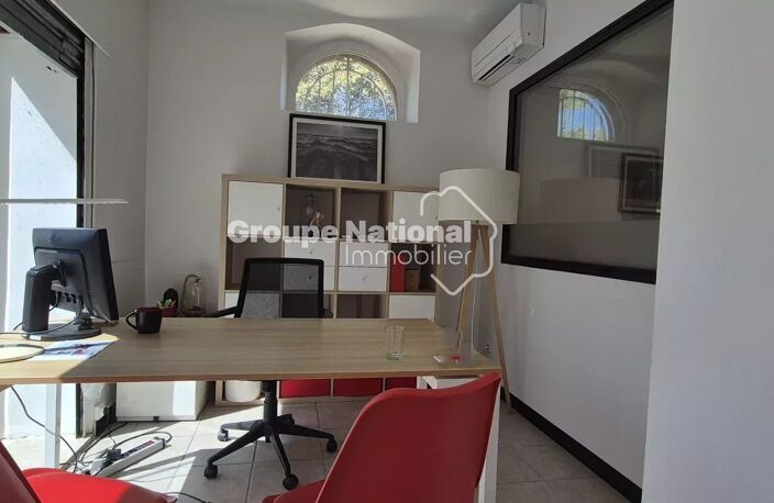 Local commercial — photo 2