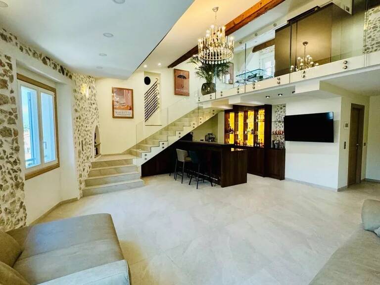 COEUR VIEIL ANTIBES - Immeuble d'exception  de 493 m²  classé au — photo 1