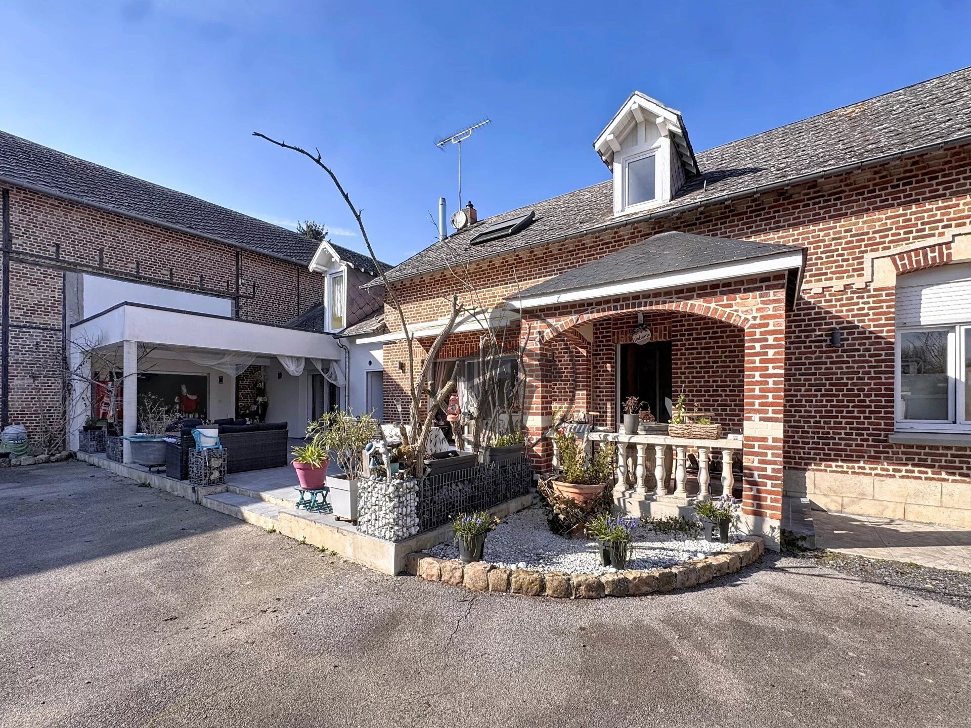 Maison 6 pièces · à Dallon · 437 000 €