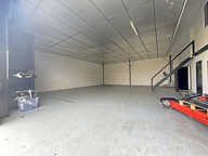 Les Billaux   Grand garage avec fort potentiel — photo 3