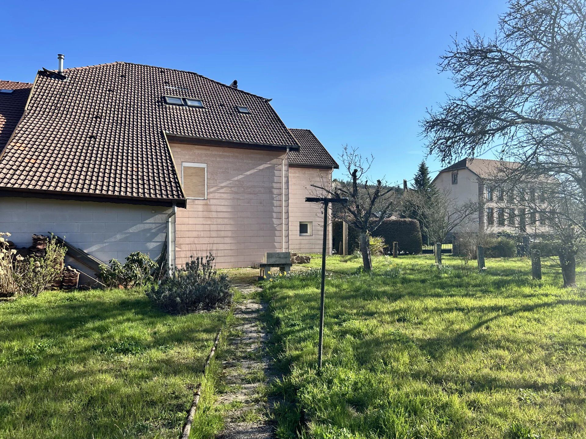Maison 10 pièces 243 m² · à Provenchères-Et-Colroy · 243 m² · 220 000 €