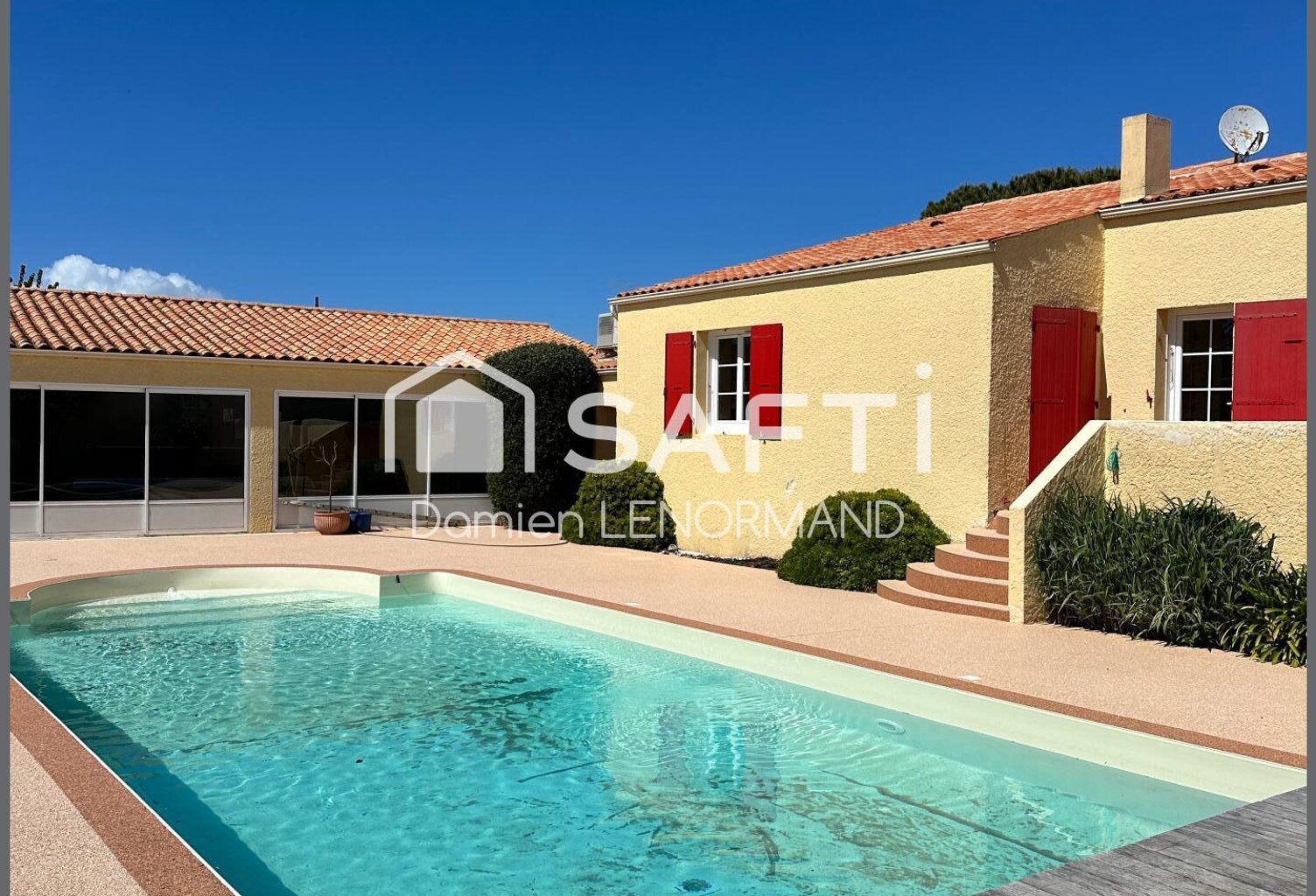 Grande maison  avec piscine centre de la cotiniere — photo 1