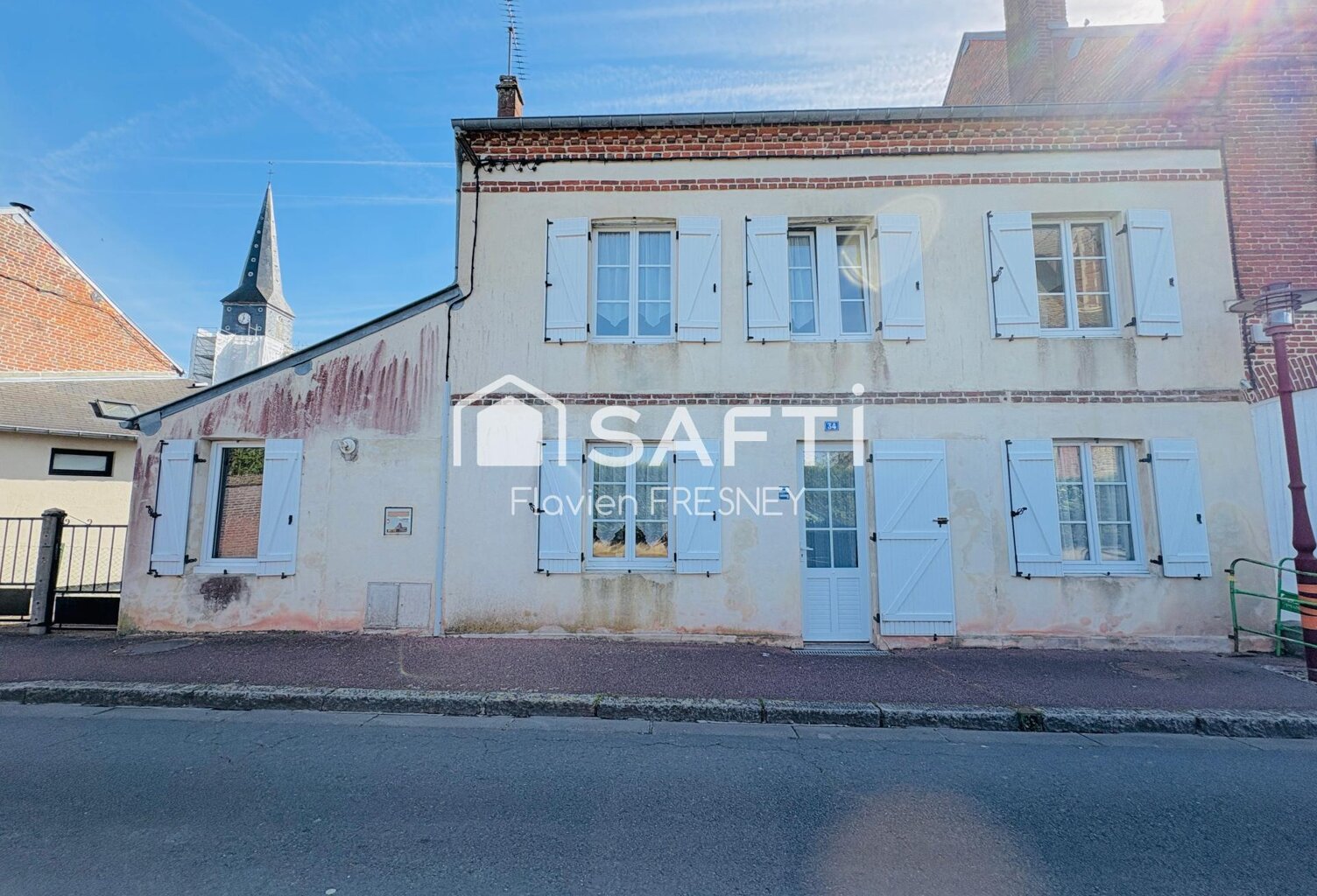 CENTRE LIVAROT, TERRASE, GARAGE, RUISSEAU. — photo 1