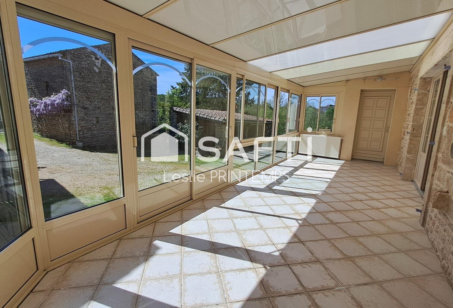 Maison spacieuse avec dépendances et jardin arboré — photo 1