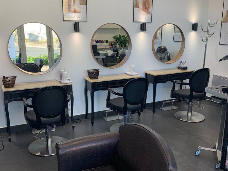 Salon de coiffure lumineux et fonctionnel — photo 1