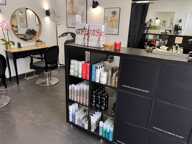 Salon de coiffure lumineux et fonctionnel — photo 2