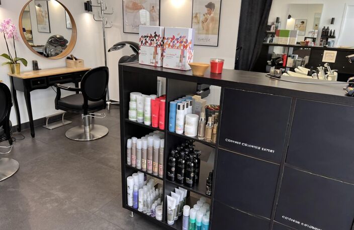 Salon de coiffure lumineux et fonctionnel — photo 2