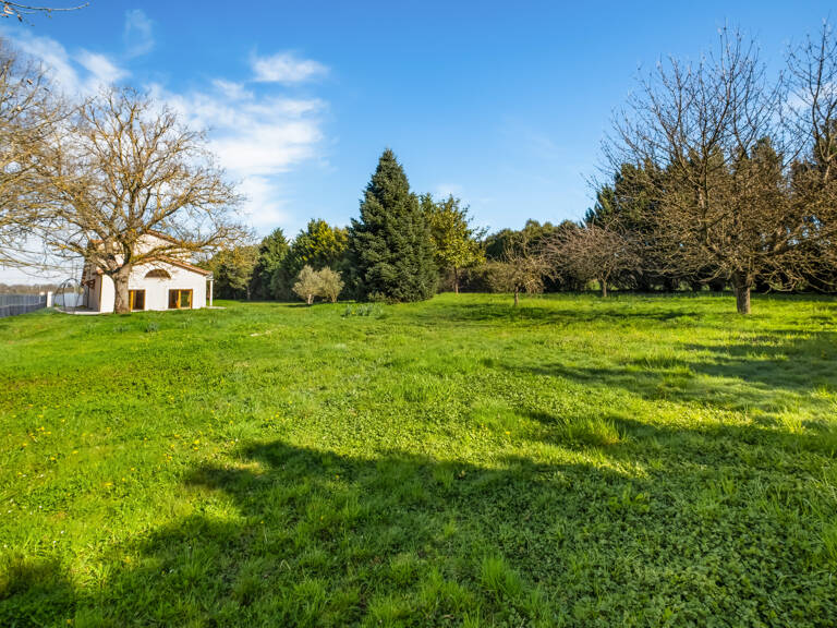 Maison beaux volumes sur terrain 3 180 m2 — photo 1
